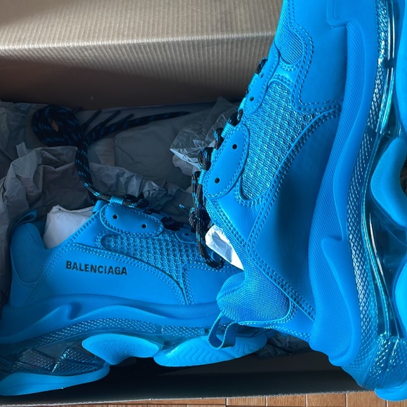 Brand new with dust bags triple s Balenciaga never worn Authentic or money back - Picture 8 of 9